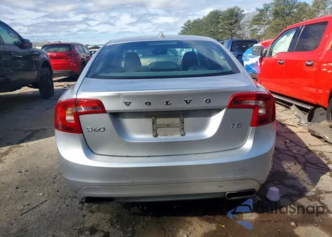 2015 Volvo S60 Premier z USA, uszkodzony, nr VIN YV126MFK1F1338592